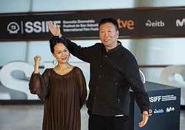 La actriz Zhao Xiaohong y el director Qin Xiaoyu