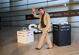 El director catalán José Luis Guerin en el Photocall en el interior del Kursaal.