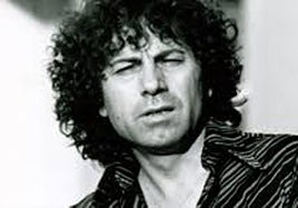 Agustín Gómez Arcos, en un fotograma de 'Un hombre libre'.