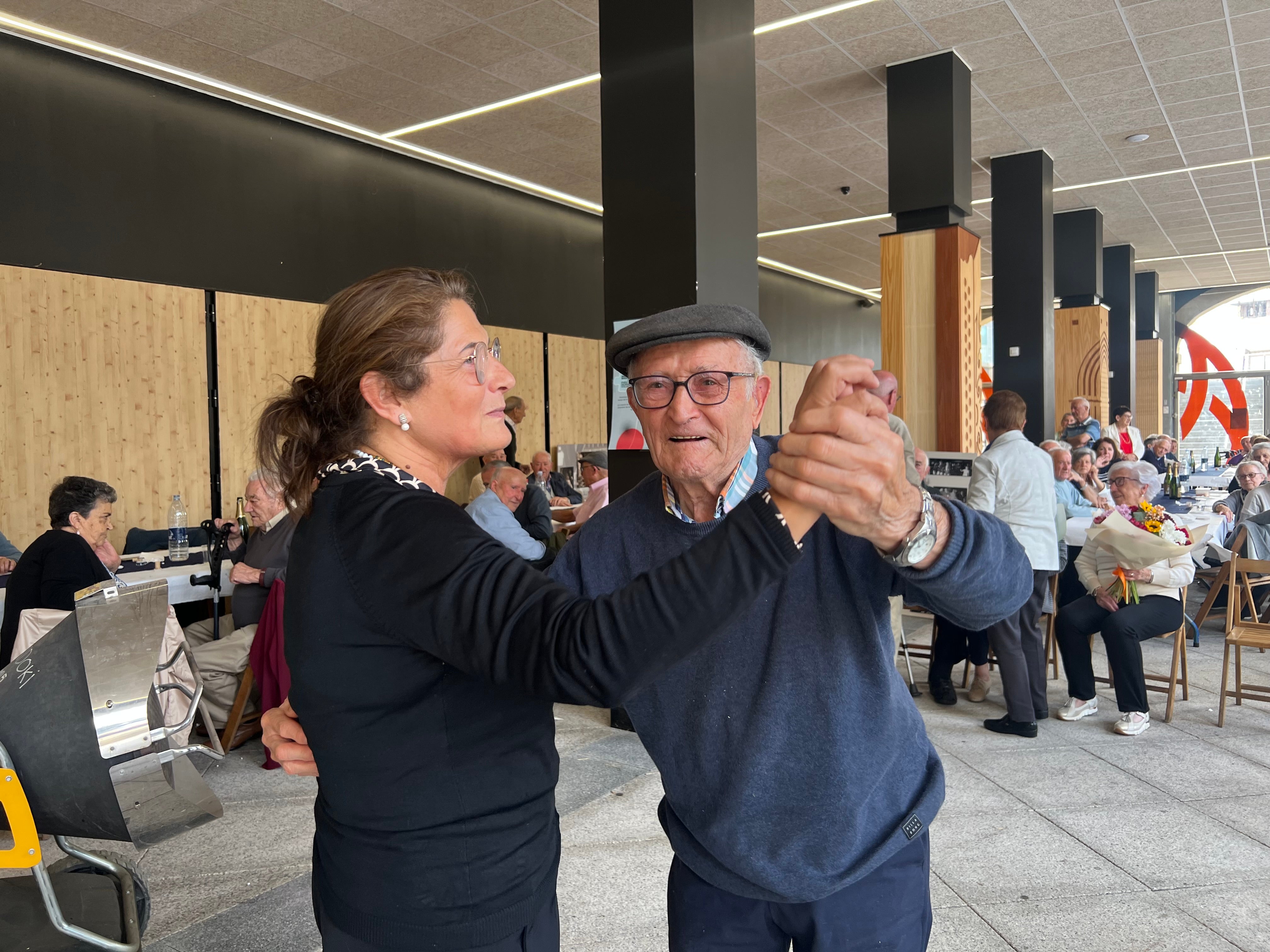 Llegar a los 80, un valioso regalo que Zumarraga ha celebrado con sus octogenarios este jueves