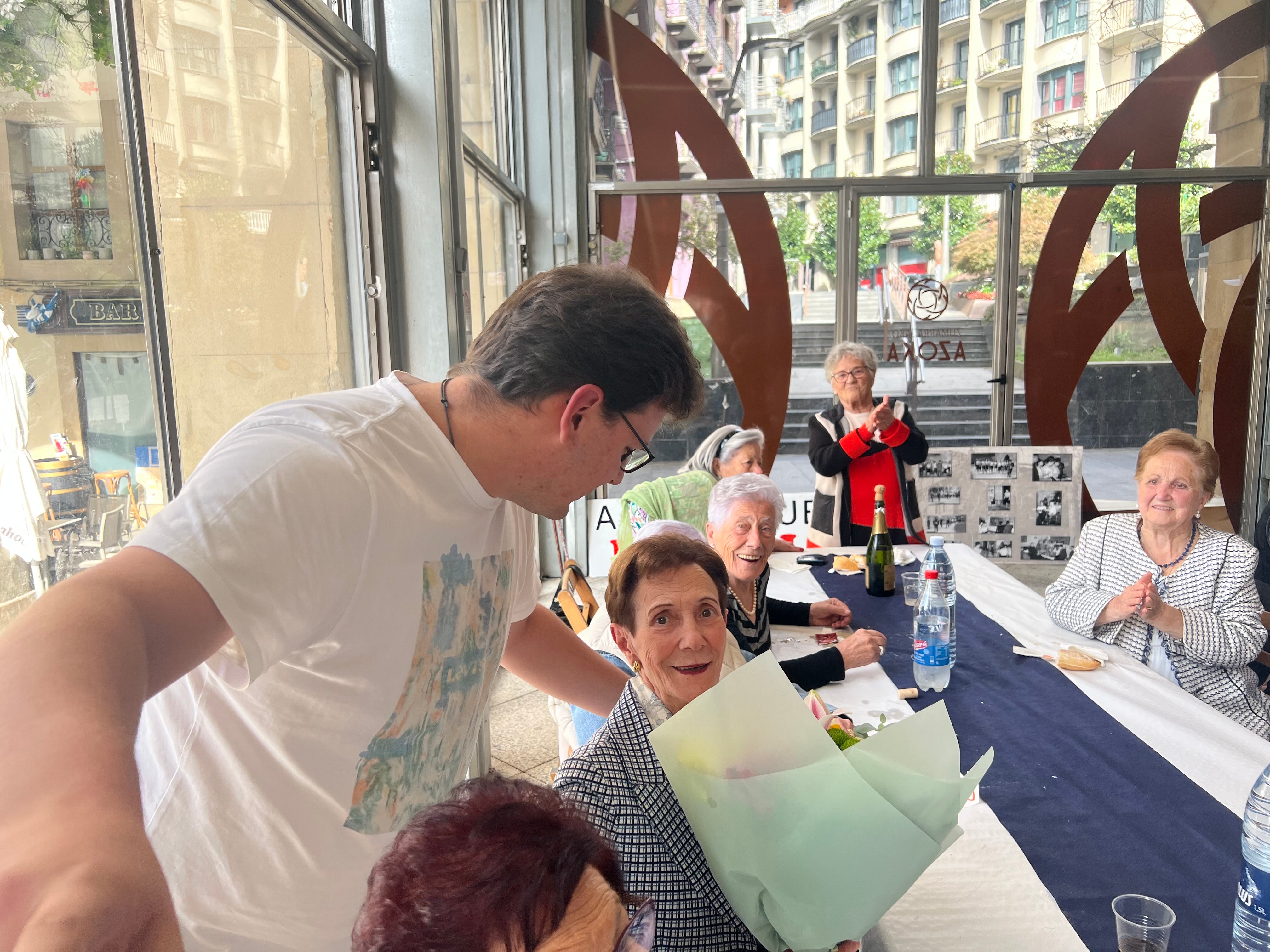 Llegar a los 80, un valioso regalo que Zumarraga ha celebrado con sus octogenarios este jueves