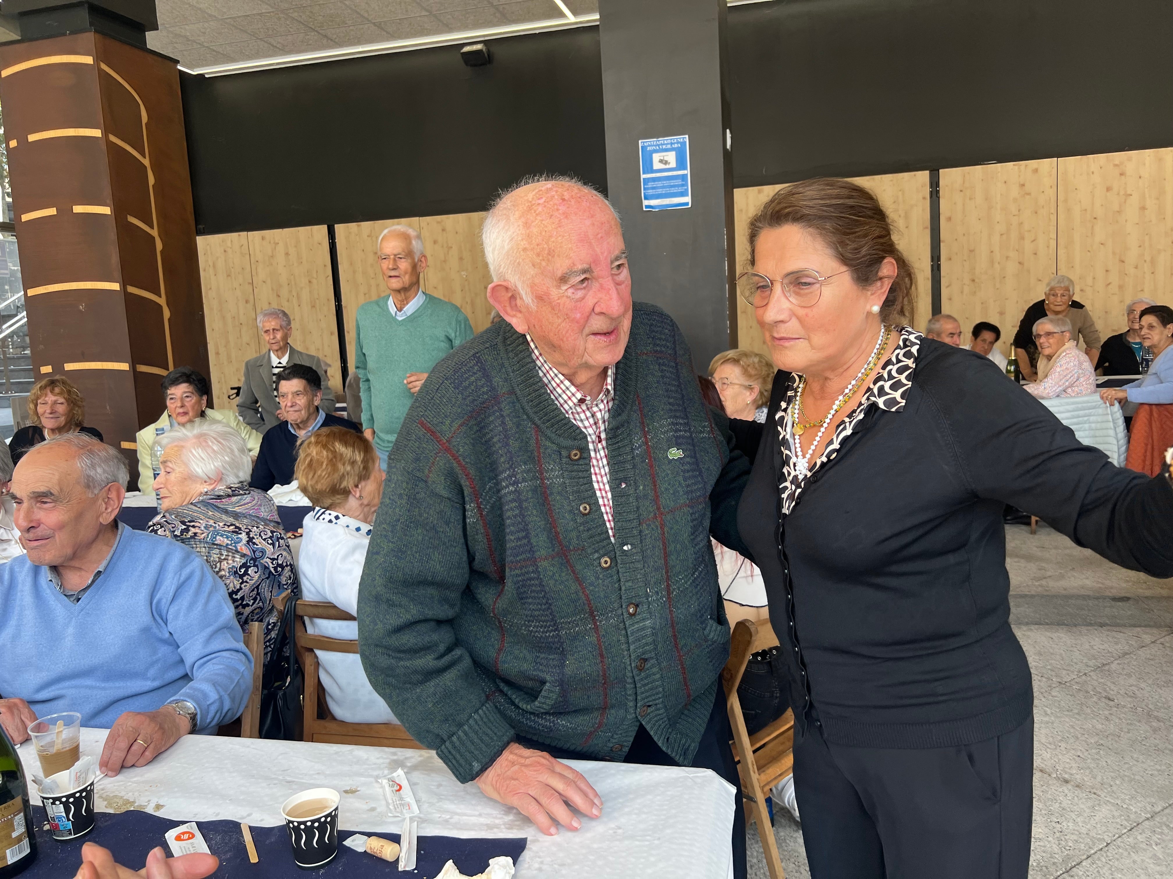 Llegar a los 80, un valioso regalo que Zumarraga ha celebrado con sus octogenarios este jueves