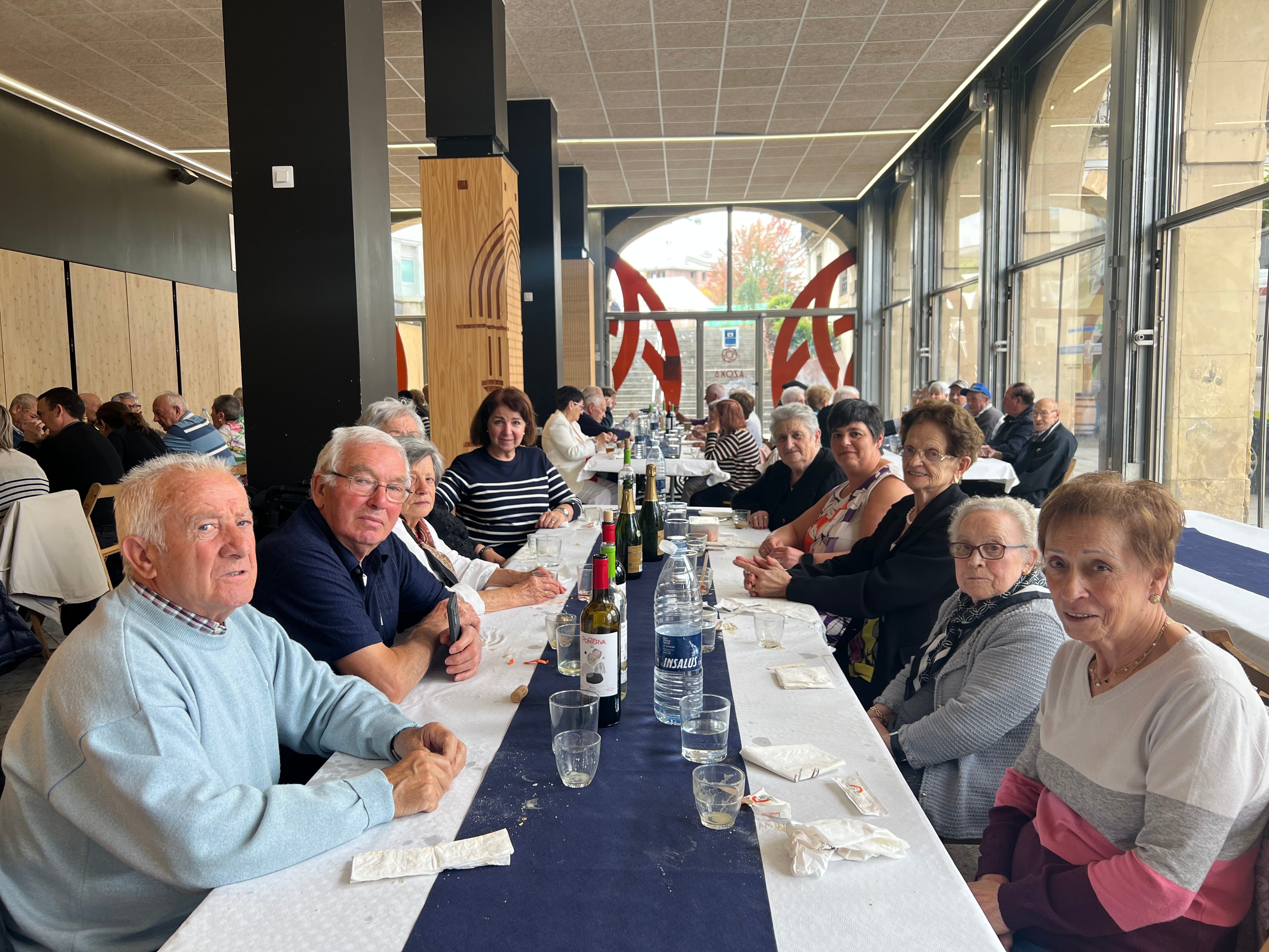 Llegar a los 80, un valioso regalo que Zumarraga ha celebrado con sus octogenarios este jueves