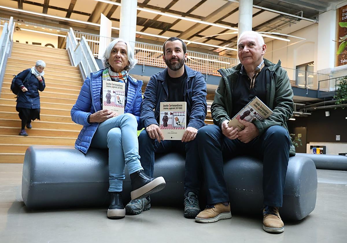 Elixabete Garmendia, Josu Martinez eta Joseba Sarrionandia, gaur aurkezpenean.