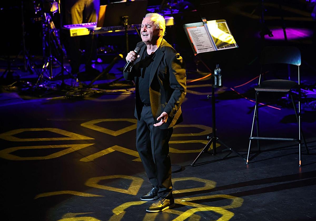 El cantautor Víctor Manuel en su concierto del Kursaal, en 2023.