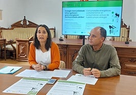 Garoa Lekuona zinegotziak eta Igor Enparan alkateak eman zituzten ekimenaren xehetasunak.