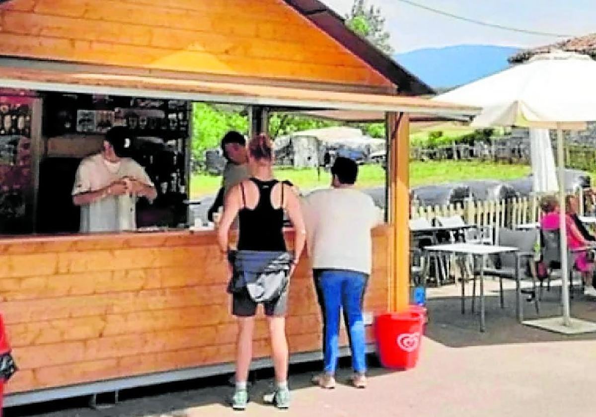 San Martin parkera joaten direnei taberna zerbitzua ematen die etxolak udako hilabeteetan.