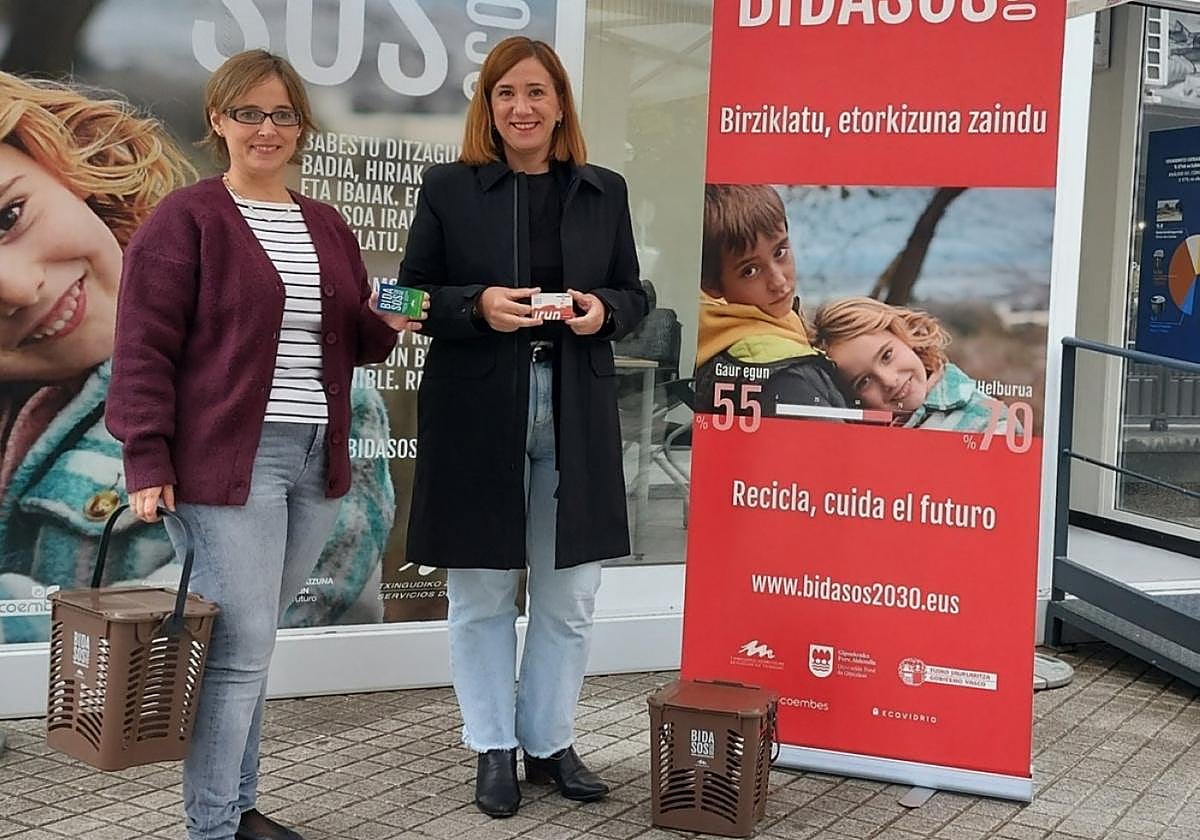 Zubitur y Laborda en la oficina itinerante ubicada hasta el 4 de noviembre en Lucas de Berroa, 2.