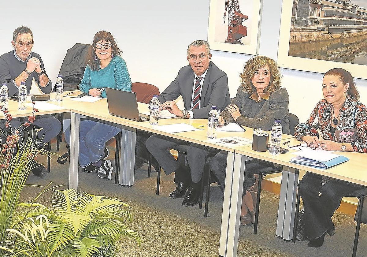 ELA y LAB interpondrán una demanda contra Confebask si no negocia un SMI vasco