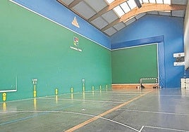 El frontón municipal, escenario de entranamientos y competición.