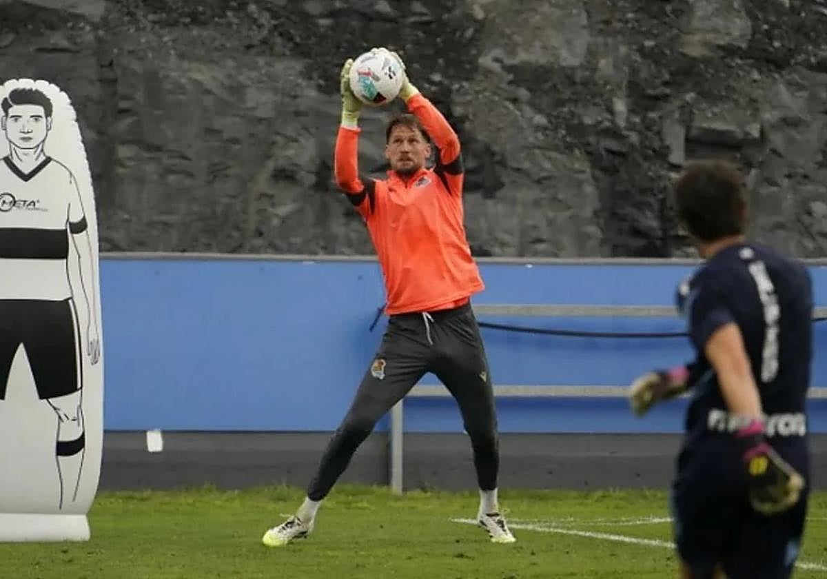 Las manos de Remiro tienen que sujetar a la Real Sociedad