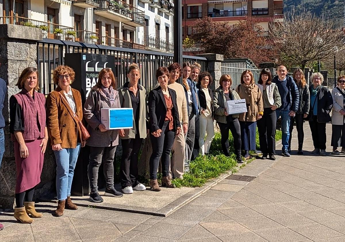 Zaintza Mahaia osatzen duten eragileak apirilean egindako aurkezpenean.