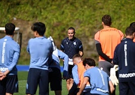 Sergio Francisco, durante el último entrenamiento antes de que la Real se mida al Barça.