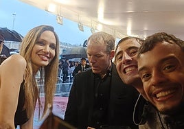 A la caza del autógrafo de las estrellas del Zinemaldia