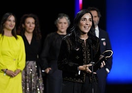 Alauda Ruiz de Azúa se lleva una gran Concha de Oro con 'Los domingos'