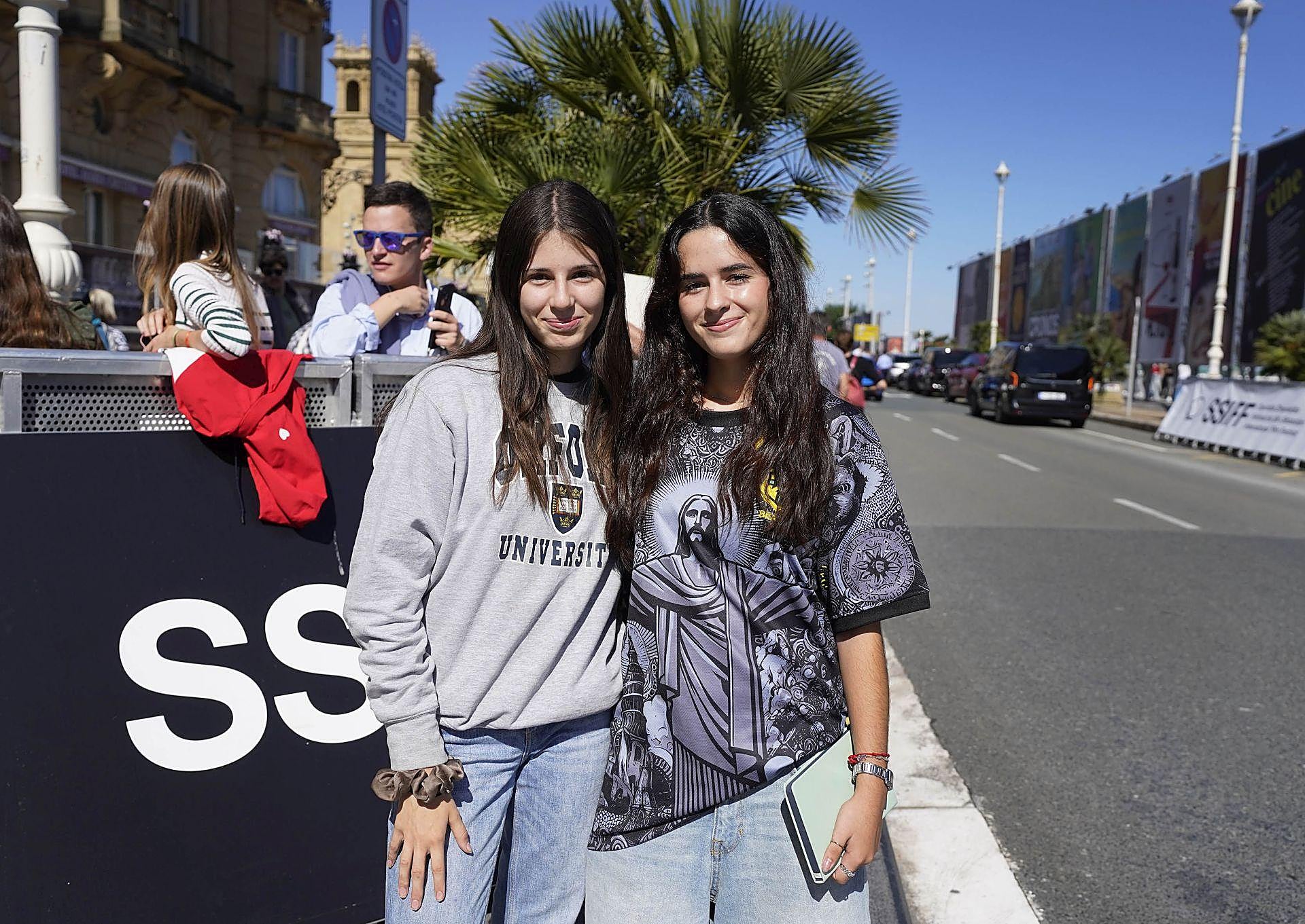 A la caza del autógrafo de las estrellas del Zinemaldia