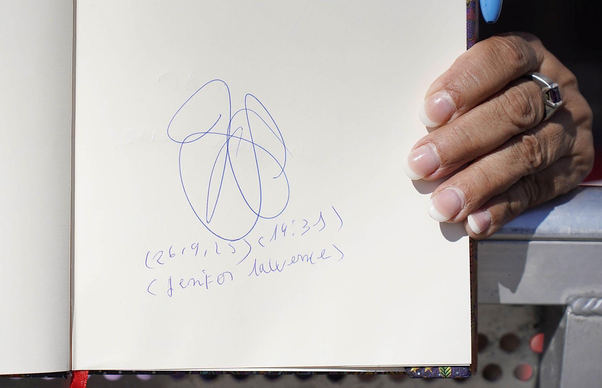 A la caza del autógrafo de las estrellas del Zinemaldia