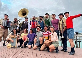 Artistas de la función itinerante que el 5 de octubre ambientará las calles.