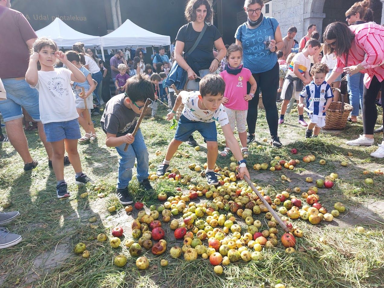 Sagar Uzta ikaragarria Foru Plazan
