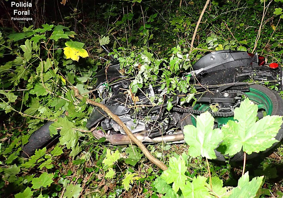Fallece un motorista al salirse de la vía y chocar con un árbol en Berroeta