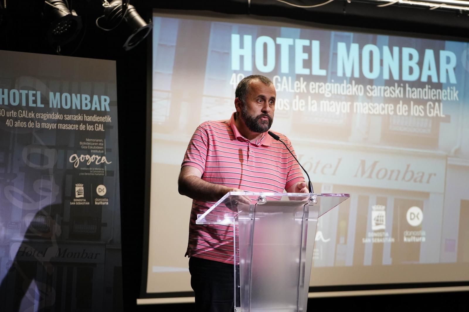 Inauguración de una exposición sobre el atentado del Hotel Monbar de Baiona