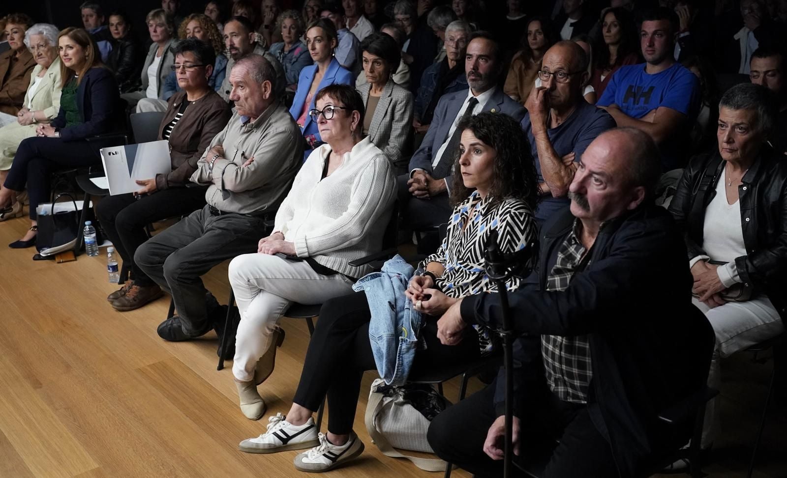 Inauguración de una exposición sobre el atentado del Hotel Monbar de Baiona