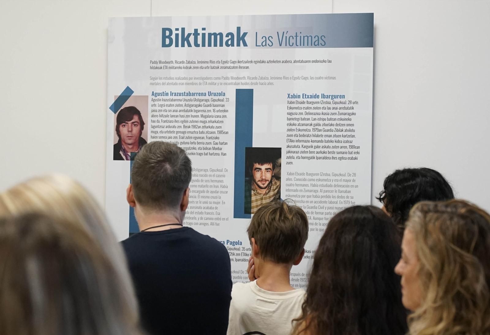 Inauguración de una exposición sobre el atentado del Hotel Monbar de Baiona