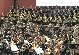 uskadiko Orkestra y Landarbaso Abesbatza actuaron juntos en el pasado concierto de Navidad de El Diario Vasco.