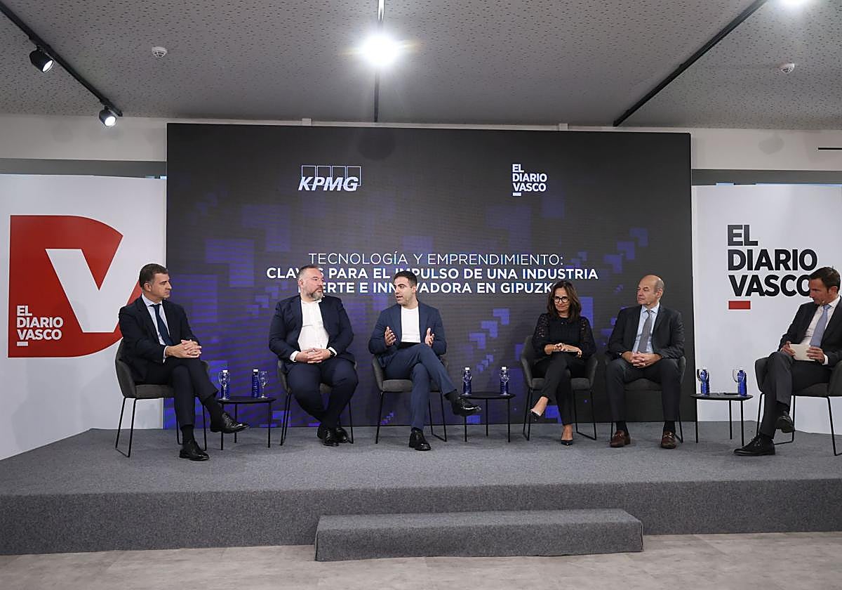 El periodista de este diario Mikel Calvo moderó una charla en la que participaron Jesús Valero, Román Orús, Nerea Aranguren, Patricio Massera y Amadeo Valcarce.