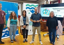 Miembros del equipo de gobierno en la presentación realizada ayer en el salón de plenos del ayuntamiento.