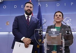 Los diputados de EH Bildu Jon Iñarritu y Mertxe Aizpurua.