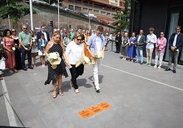 El pasado mes de julio se colocaron las placas en memoria de tres policías Pujante, Peralta y Orenes, asesinados por ETA frente al cuartel del Loiola.