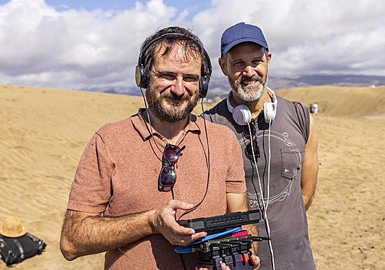 Aitor Arregui y José Mari Goenaga durante el rodaje de 'Maspalomas'.