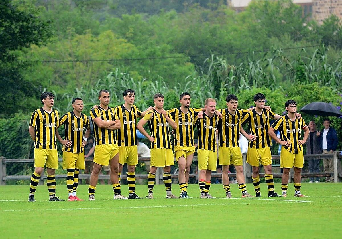 El Getxo CD, posible de la Real en Copa, durante una tanda de penaltis en una eliminatoria previa