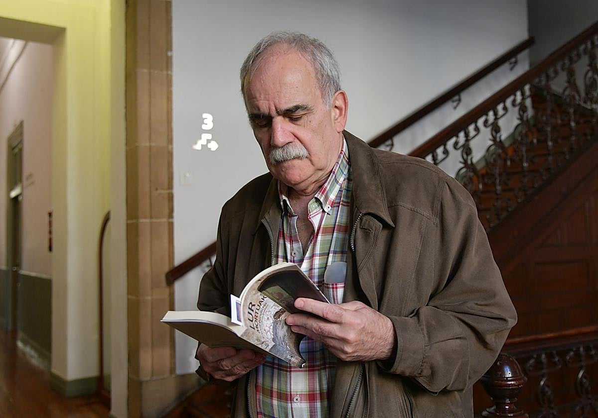 Josean Elosegi, 'Lur mortuak' liburuaren agerraldiaren aurretik.