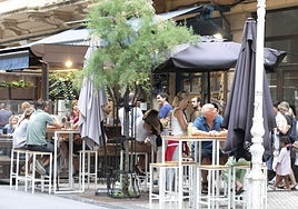 Un vecino de Gros denuncia la falra de farmacias de guardia en el barrio.