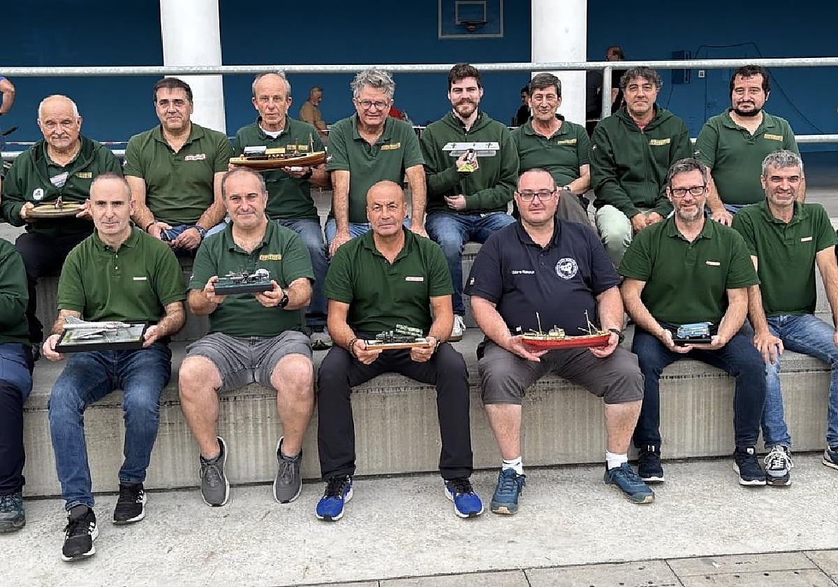 Los modelistas guipuzcoanos organizaron una exposición en el colegio Mundaiz, en la que también participaron colegas de otros territorios.