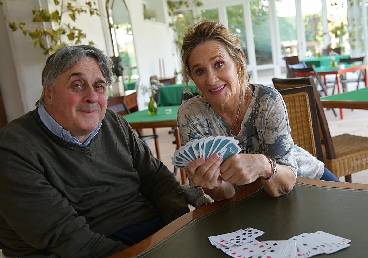 Antón y Laura Murua, responsables del nuevo Brigde Club Urruticoechea.