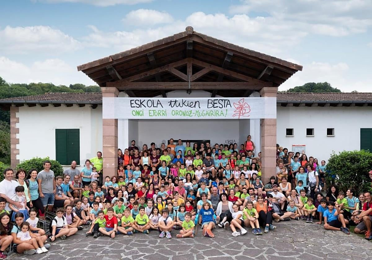 Fiesta de las escuelas «pequeñas» en Oronoz-Mugairi