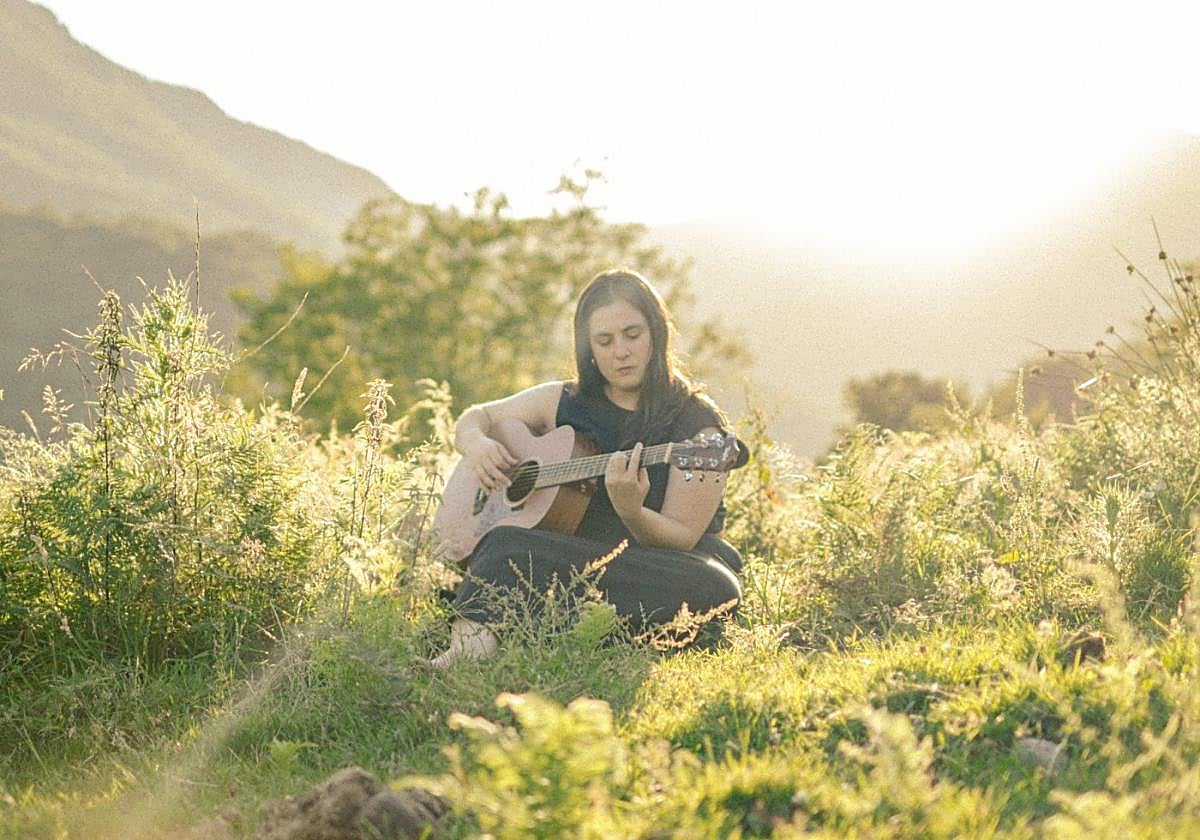 La cantautora zumarragarra en una de las imágenes de su nuevo disco, obra de Andoni Clavo.