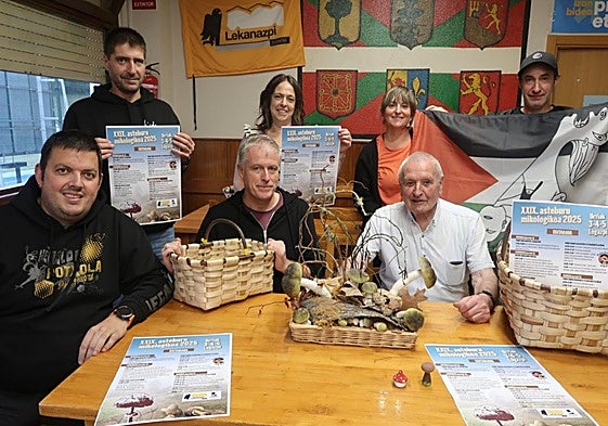 Voluntarios de Lekanazpi en la presentación del XXIX Fin de Semana Micológico.