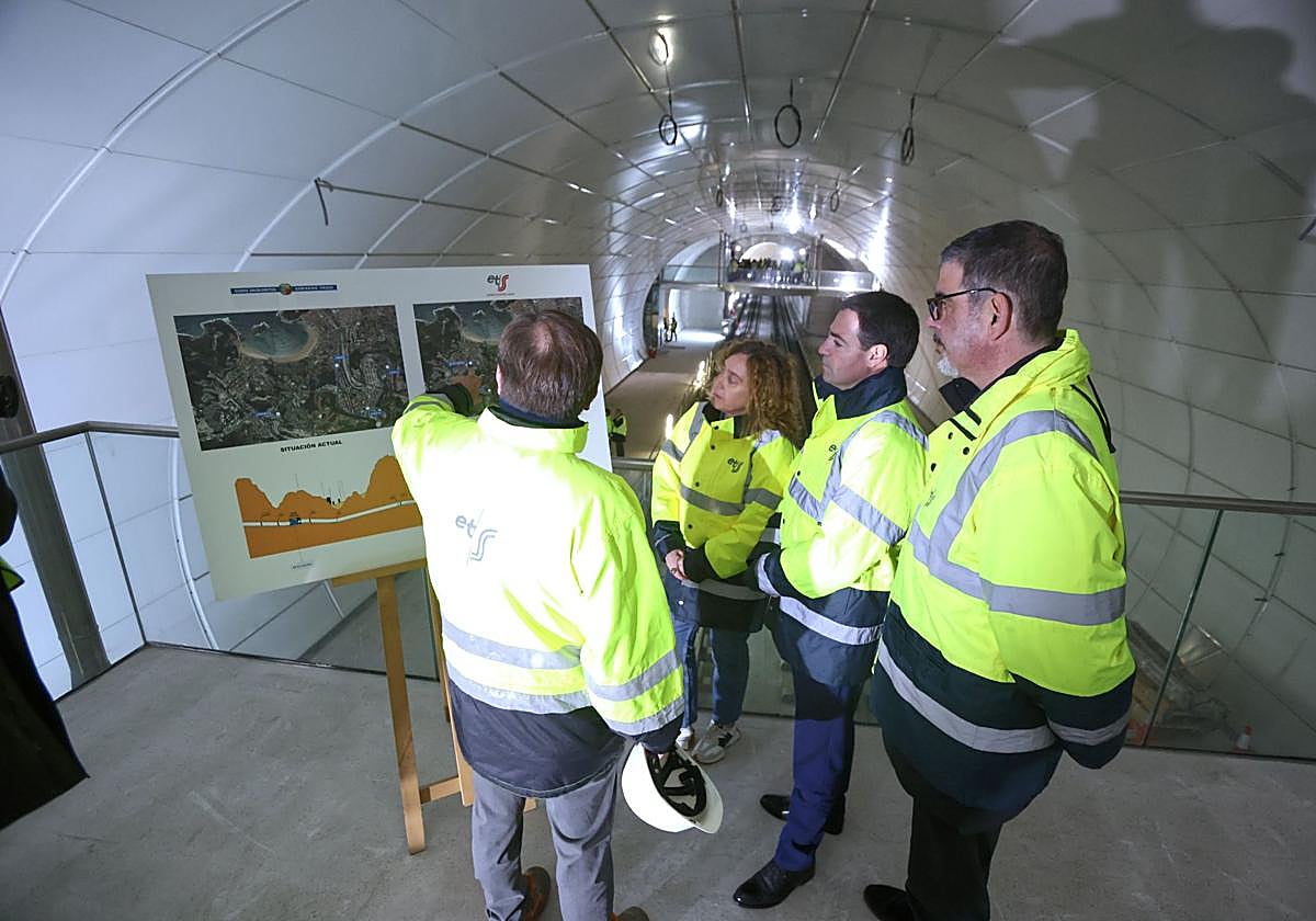Visita de Eneko Goia, Imanol Pradales y Susana García Chueca a las obras del Topo.