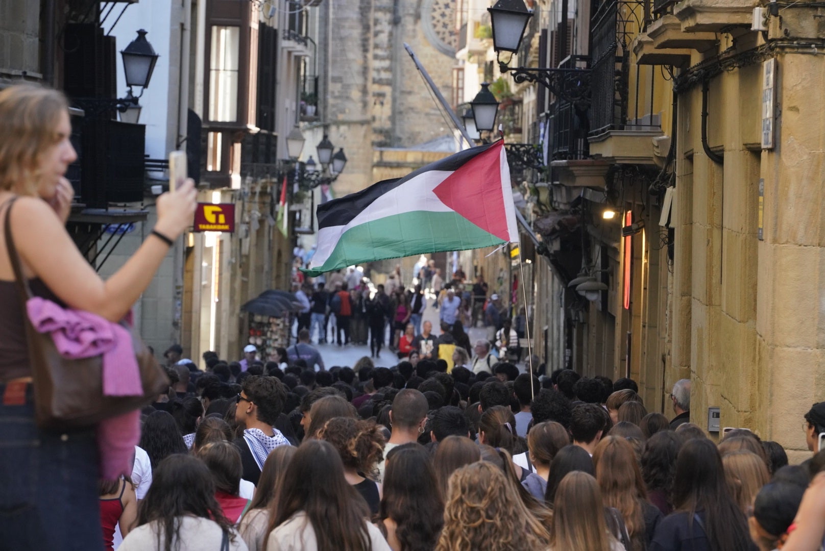 Los estudiantes muestran en Donostia su solidaridad con el pueblo palestino