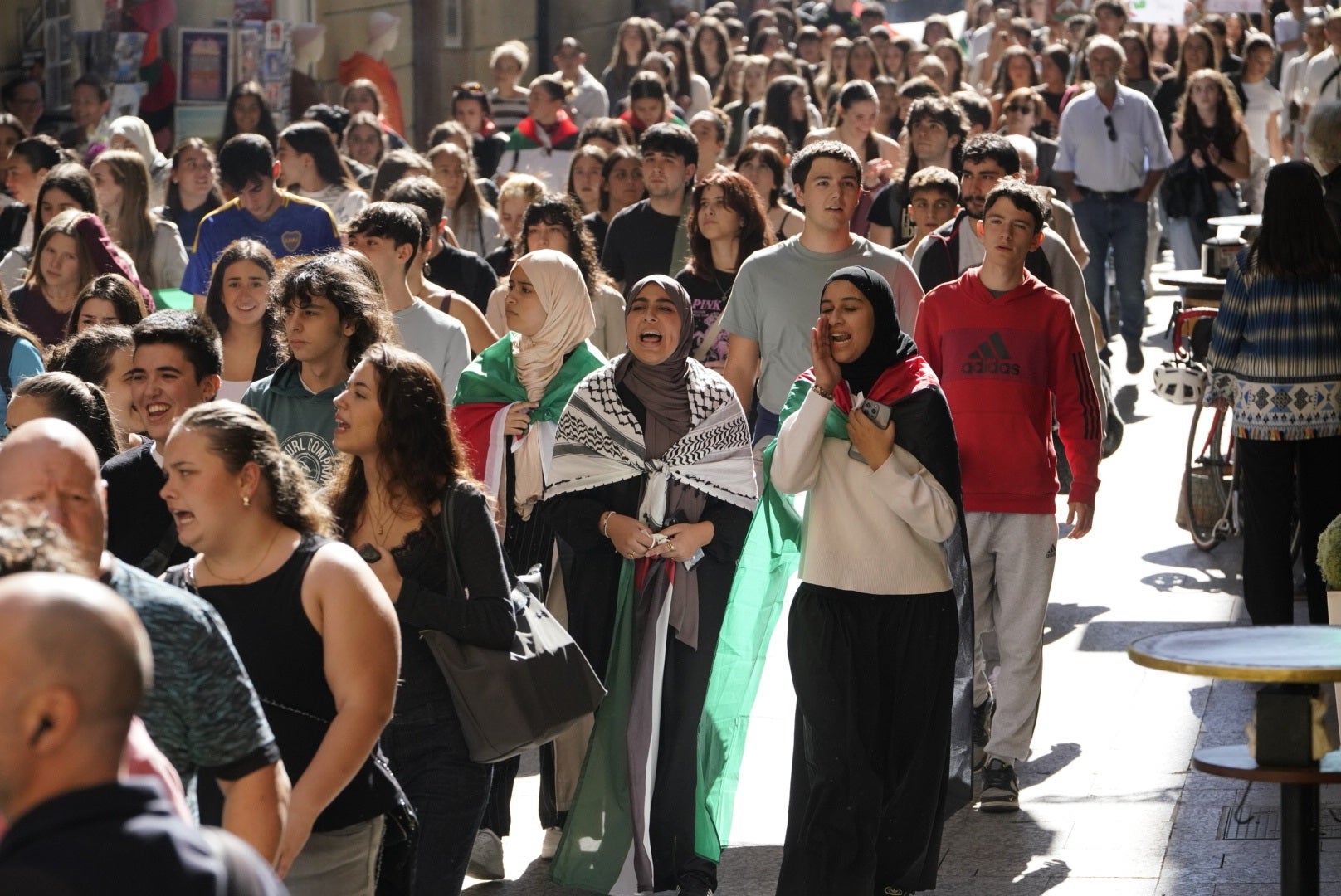 Los estudiantes muestran en Donostia su solidaridad con el pueblo palestino
