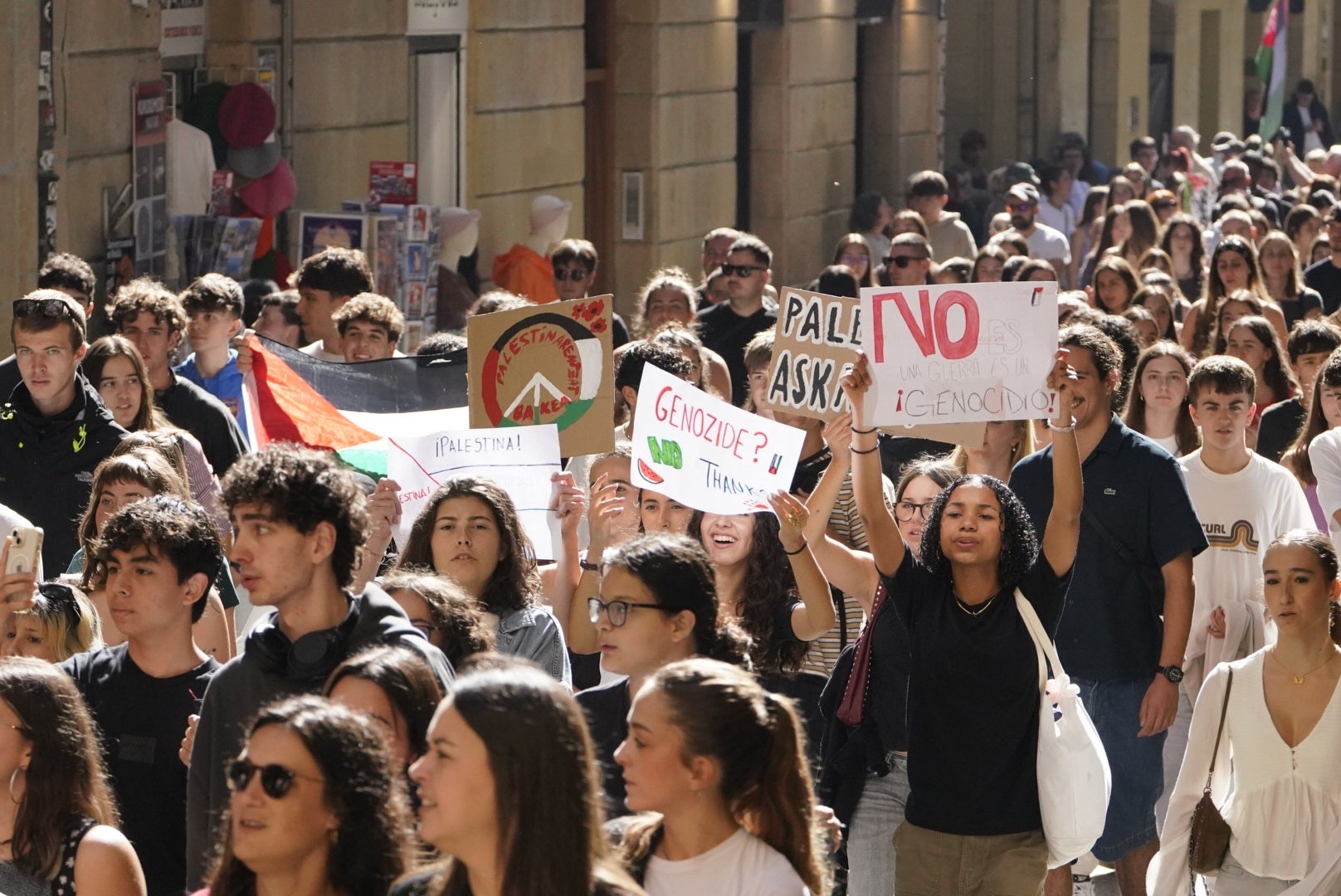 Los estudiantes muestran en Donostia su solidaridad con el pueblo palestino