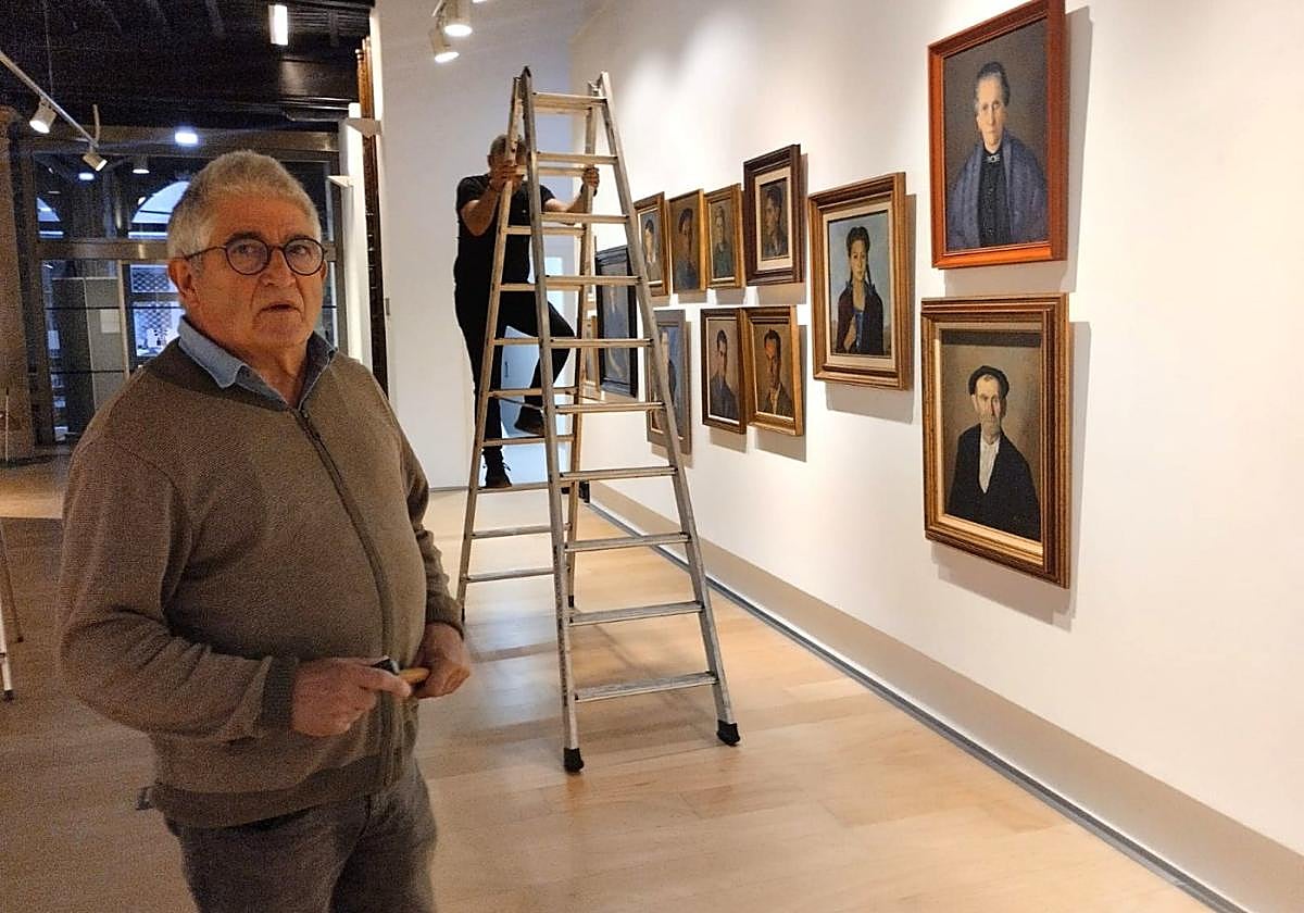 Xabier Agirre y sus colaboradores durante las labores de montaje durante esta semana.