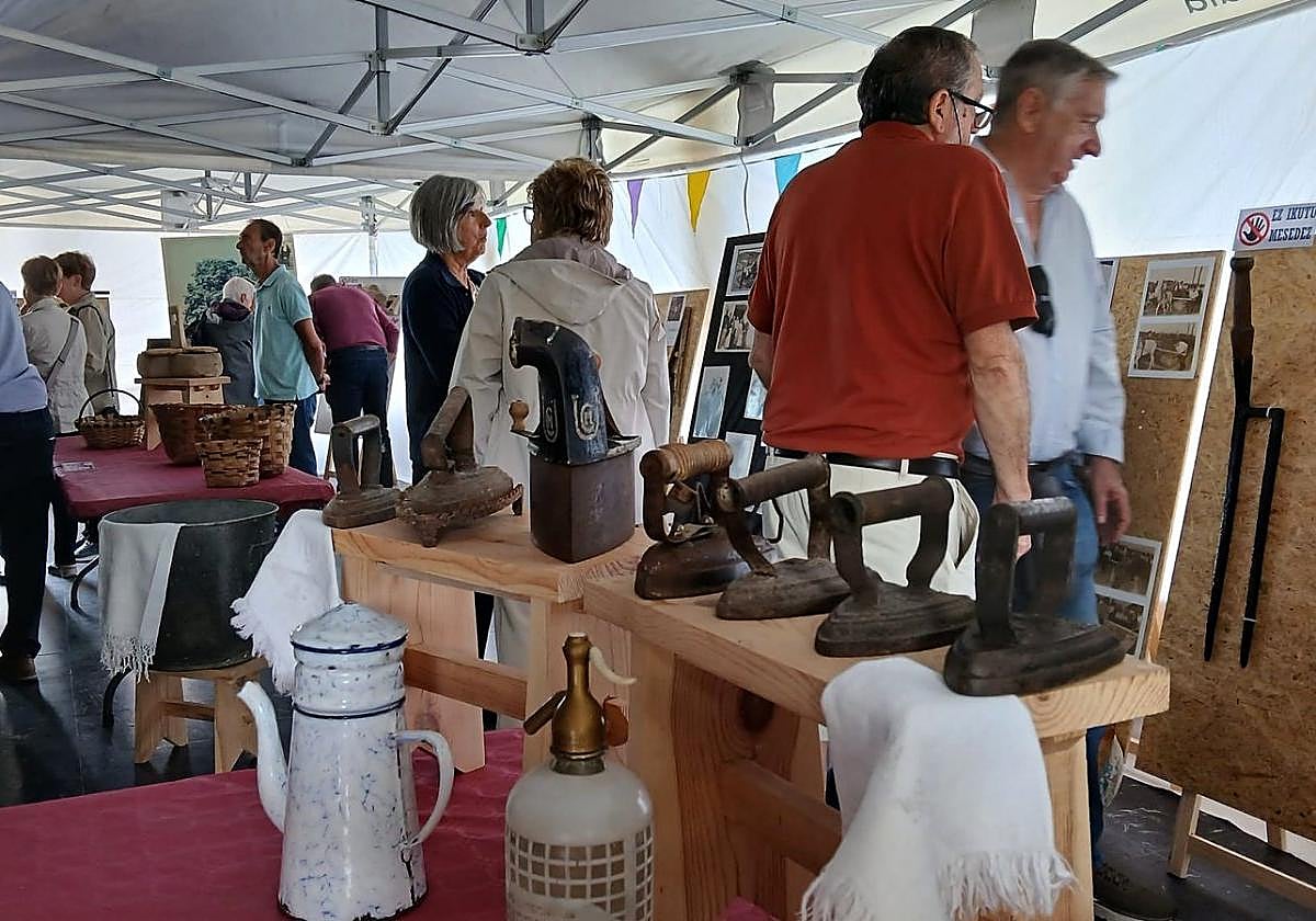 Lanabesen eta argazki zaharren erakusketa, Galbaixotik Zabiel kultur etxera eraman dute