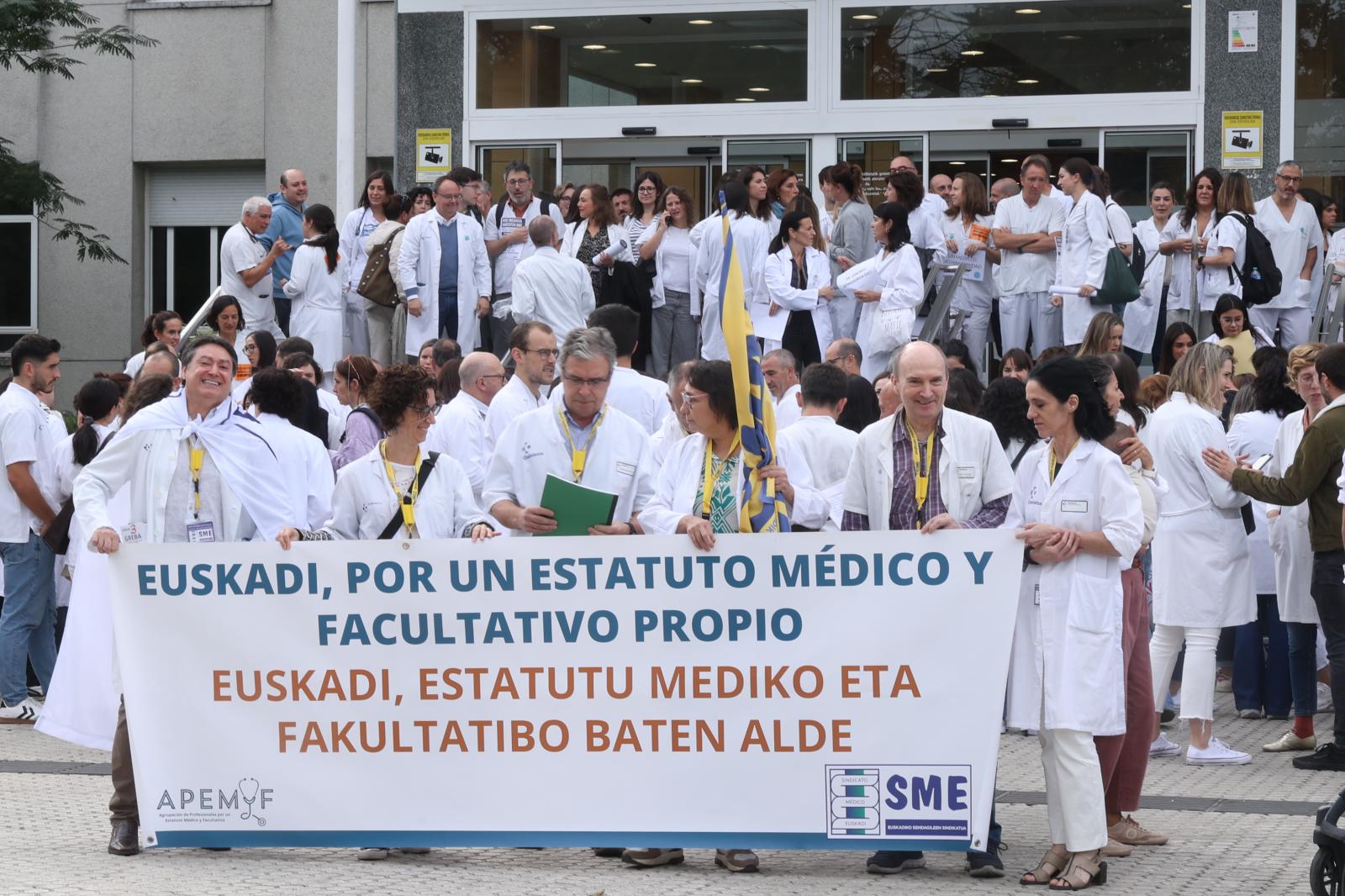 Los médicos paran y reclaman un estatuto propio