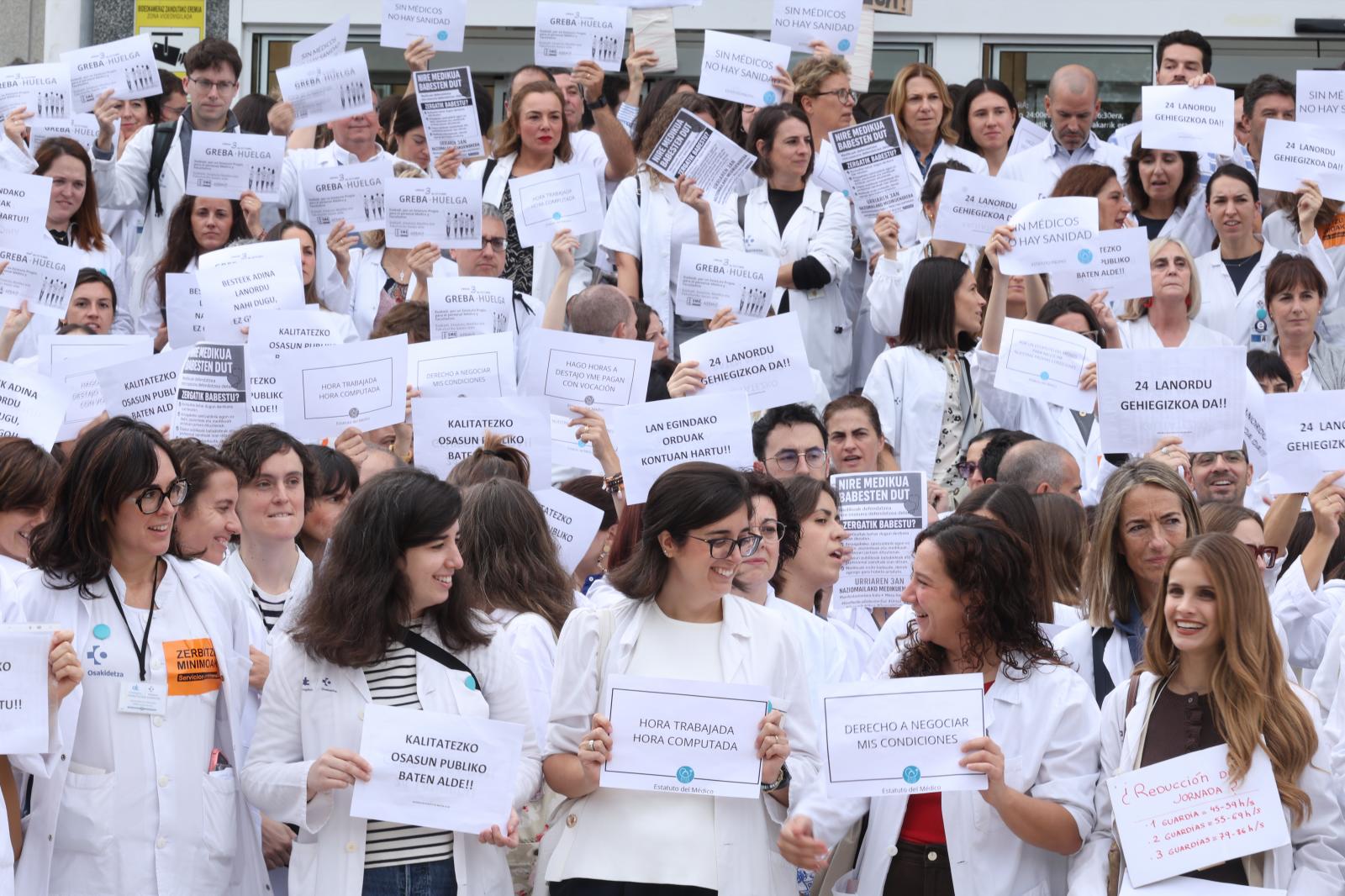 Los médicos paran y reclaman un estatuto propio