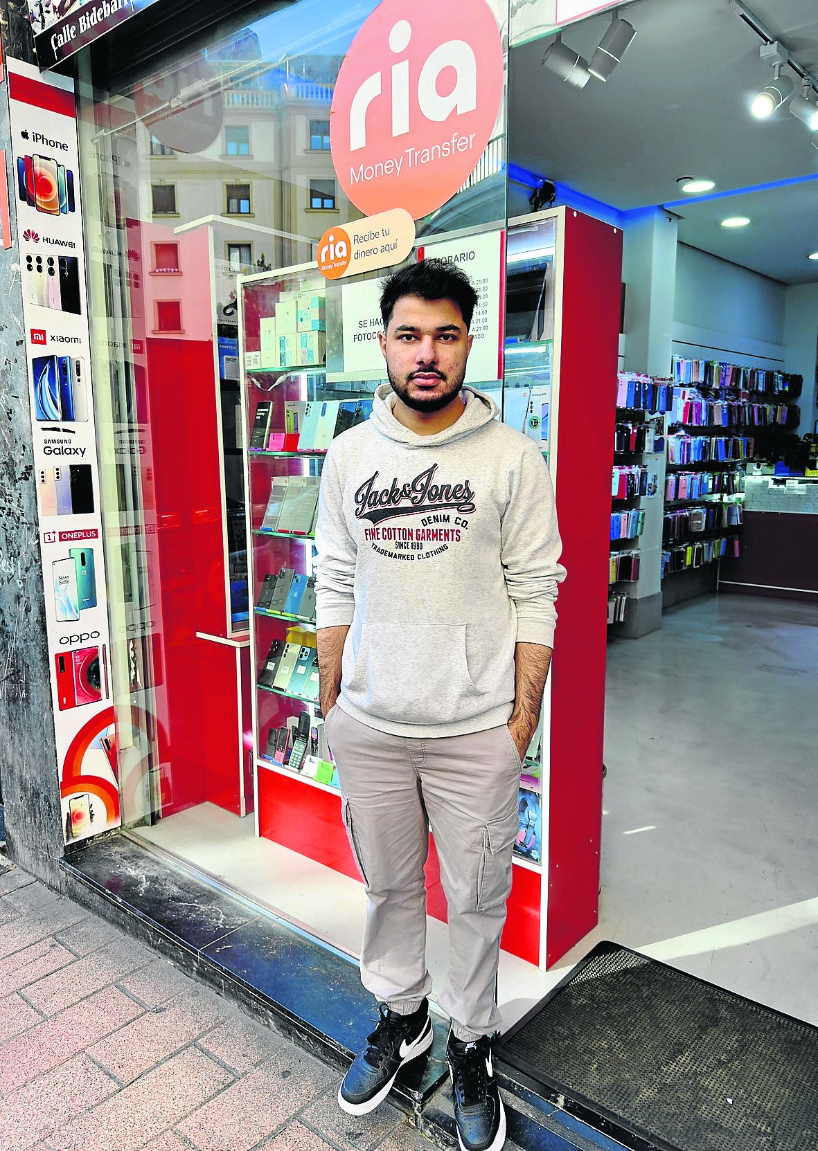 Desde 2021, Noman regenta un negocio en la calle Bidebarrieta.